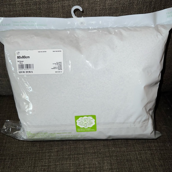 🆕 Uniqlo Soft Fluffy Blanket in Brown - Picture 2 of 5